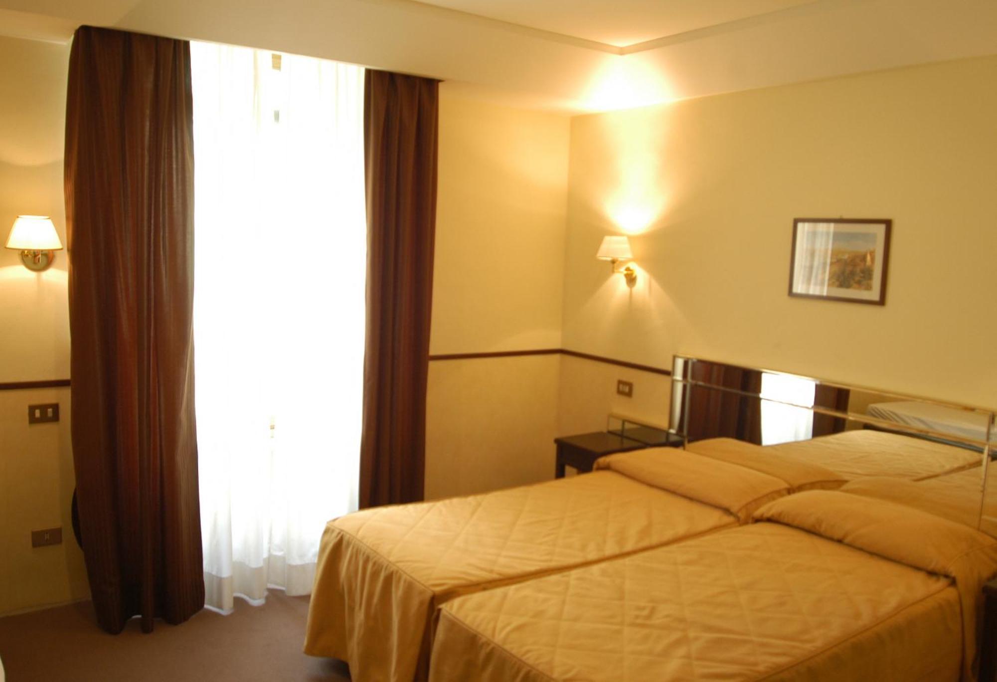Hotel Garda — Photos 1